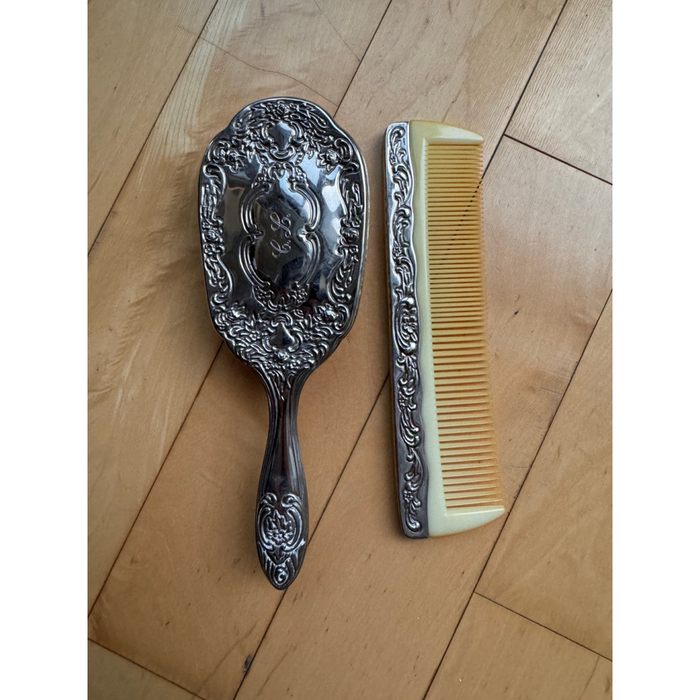 Silver Vintage Brush Set